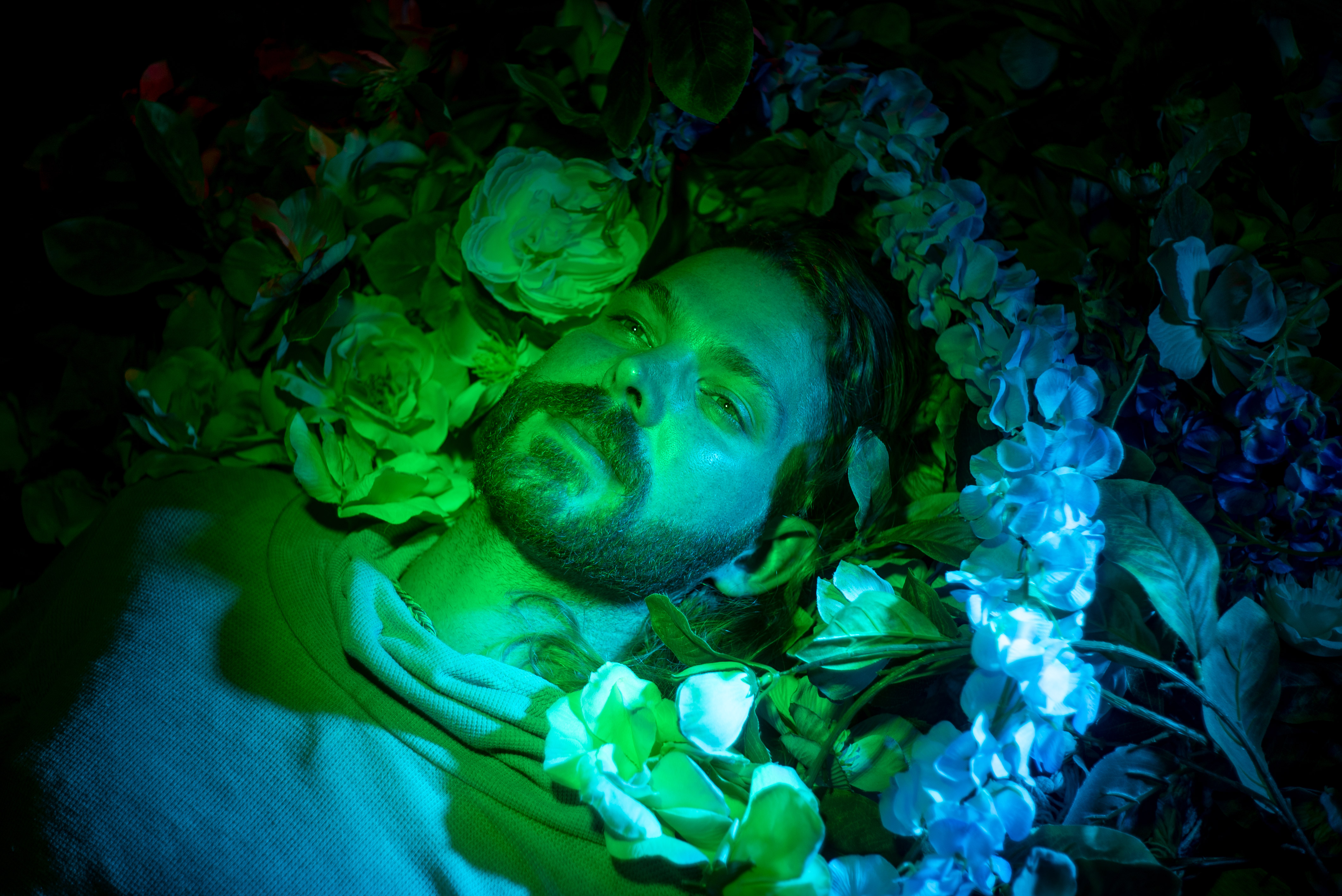 Enjune Shares Introspective New Single "Lost In The Woods" press image