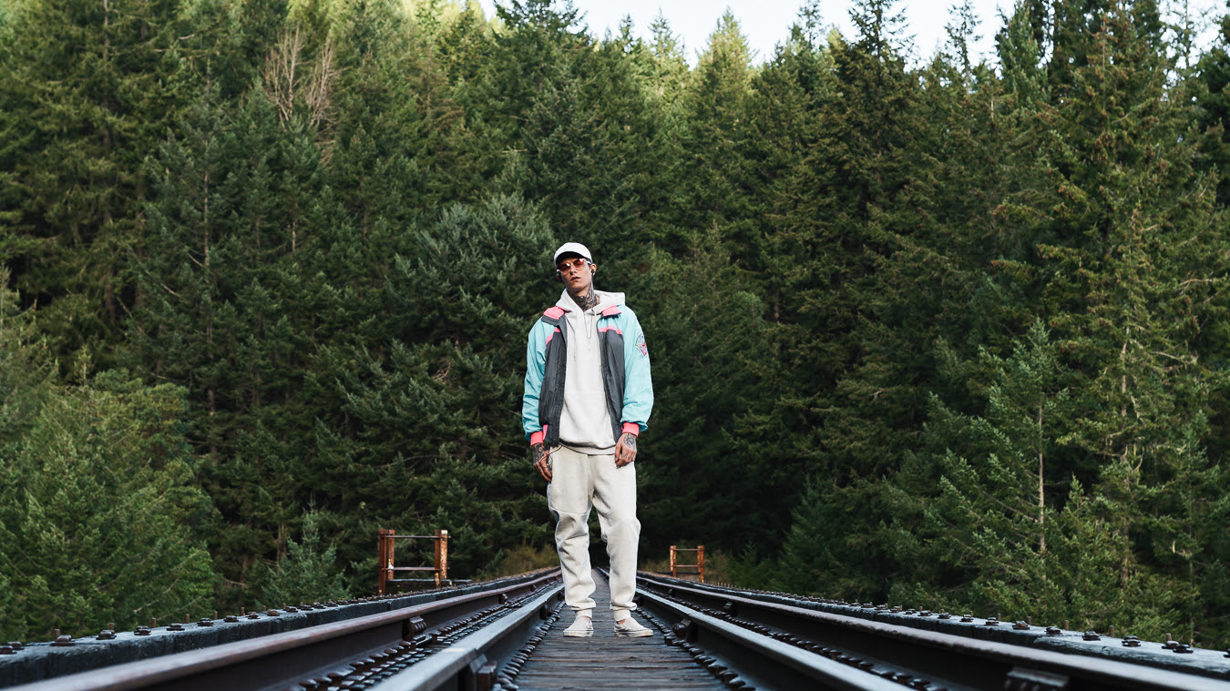 Birdriot Shares New Single "Use Me" press image