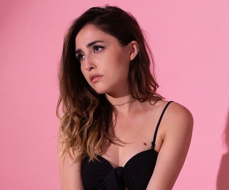 LORENNA Shines On "Window Shopping" press image