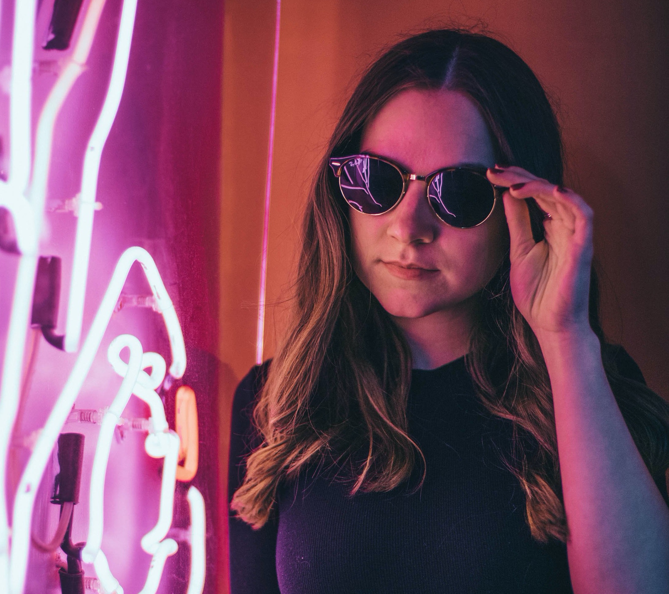 Introducing London-Based Singer-Songwriter RAENE press image